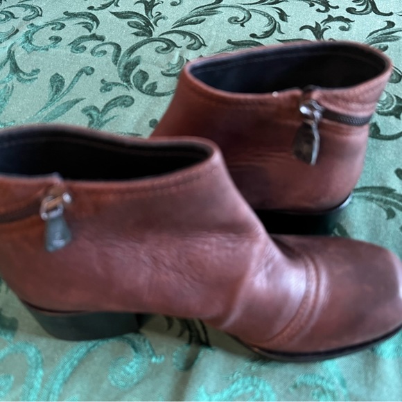 Alexander Mc Queen Leather ankle boots - Picture 5 of 8